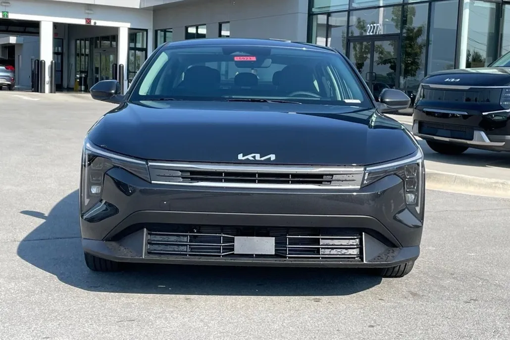 2025 Kia K4 LXS photo 1