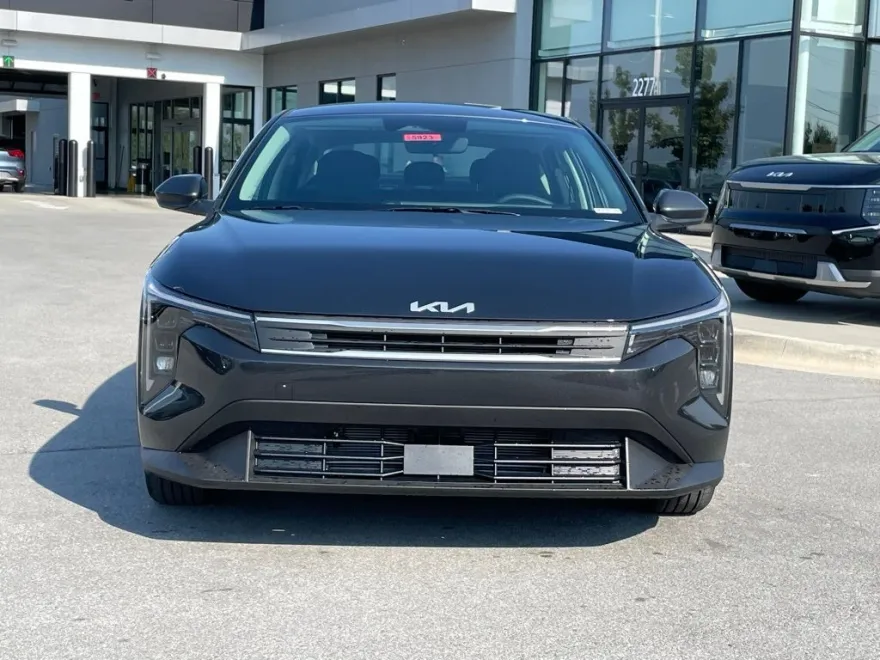 2025 Kia K4 LXS photo 1