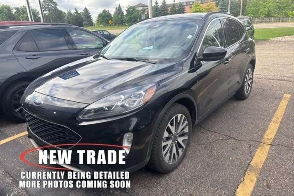 2022 Ford Escape Hybrid Titanium photo 1
