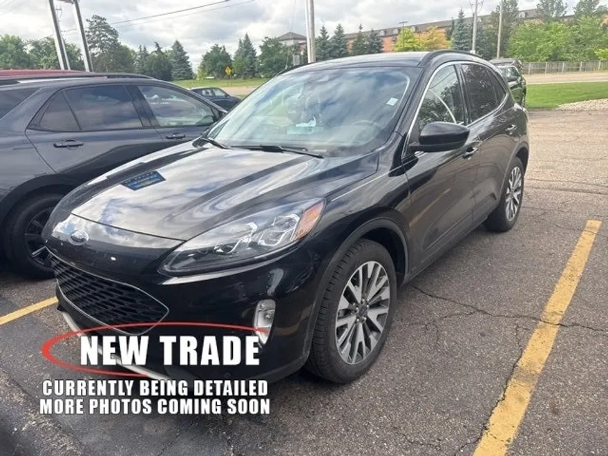 2022 Ford Escape Hybrid Titanium photo 1
