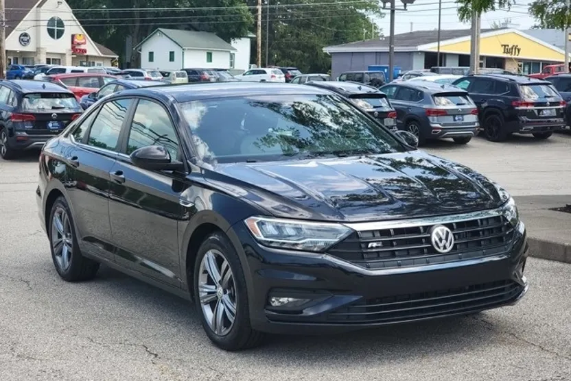 2021 Volkswagen Jetta R-Line photo 1