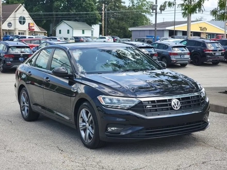 2021 Volkswagen Jetta R-Line photo 1