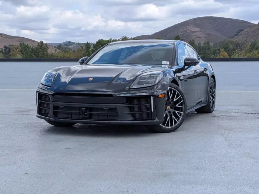 2025 Porsche Panamera 4 photo 1