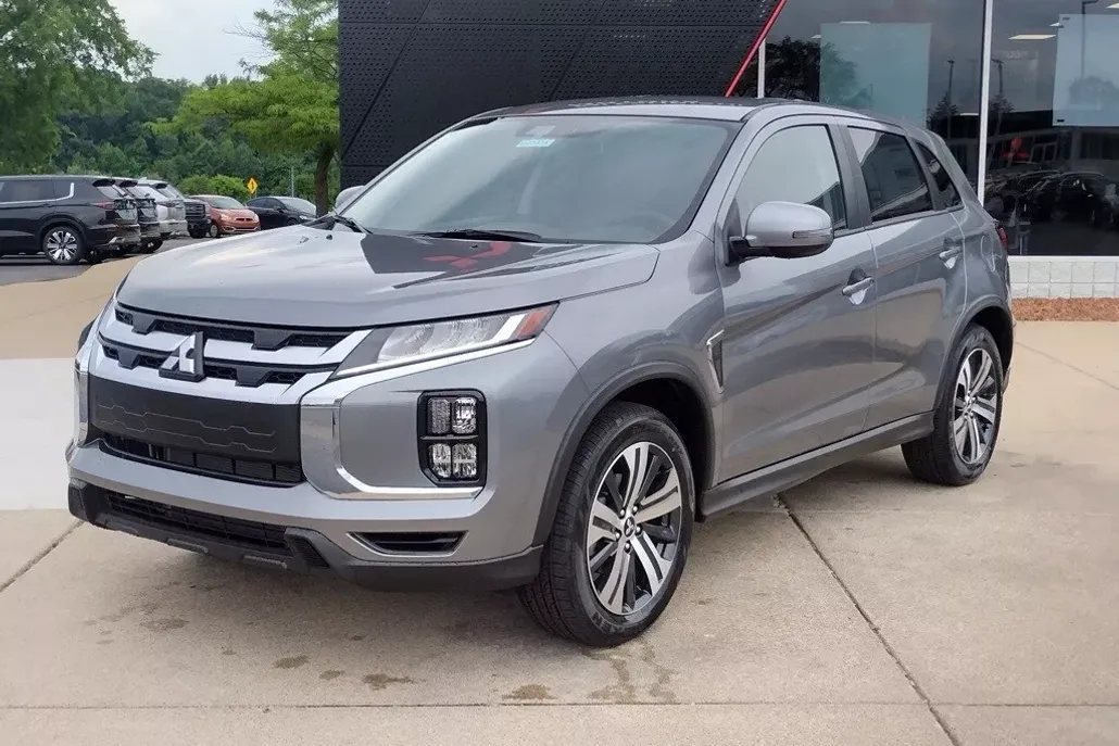 2025 Mitsubishi Outlander Sport SE photo 1