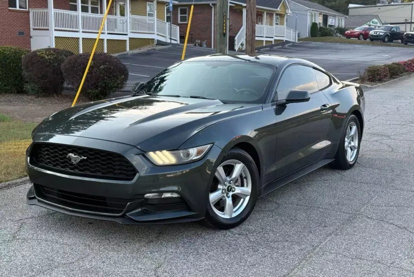 2015 Ford Mustang V6 photo 1