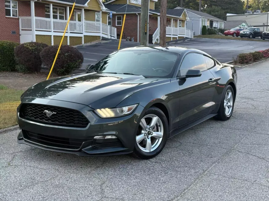 2015 Ford Mustang V6 photo 1