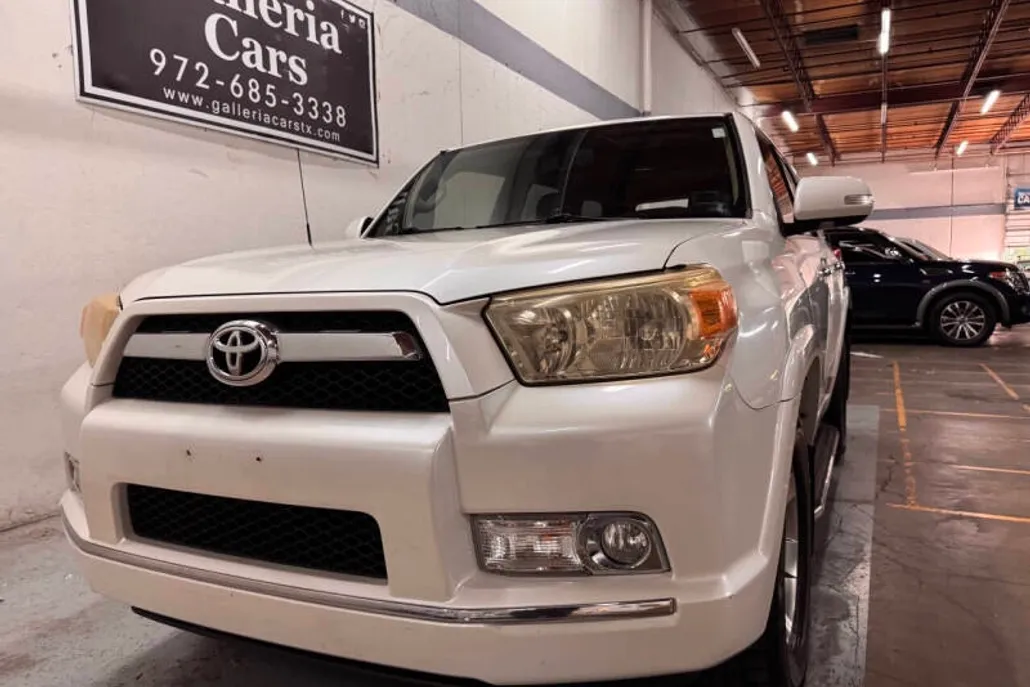 2013 Toyota 4Runner SR5 photo 1