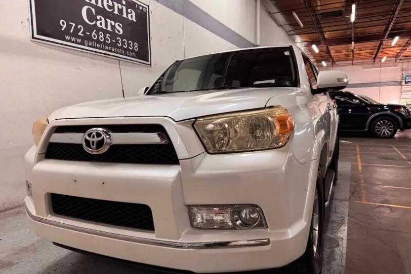 2013 Toyota 4Runner SR5 photo 1