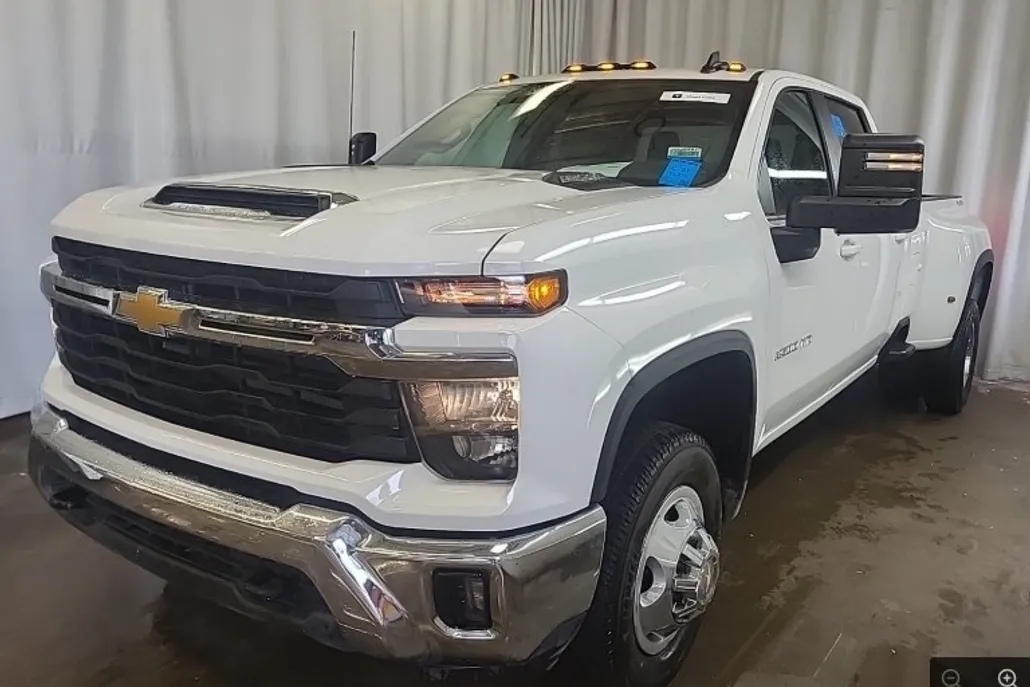 2024 Chevrolet Silverado 3500HD LT photo 1