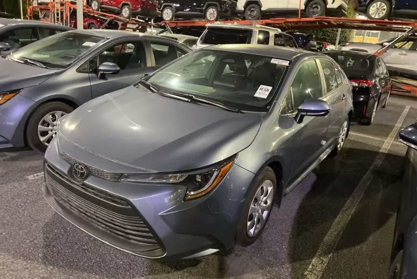 2025 Toyota Corolla LE photo 1