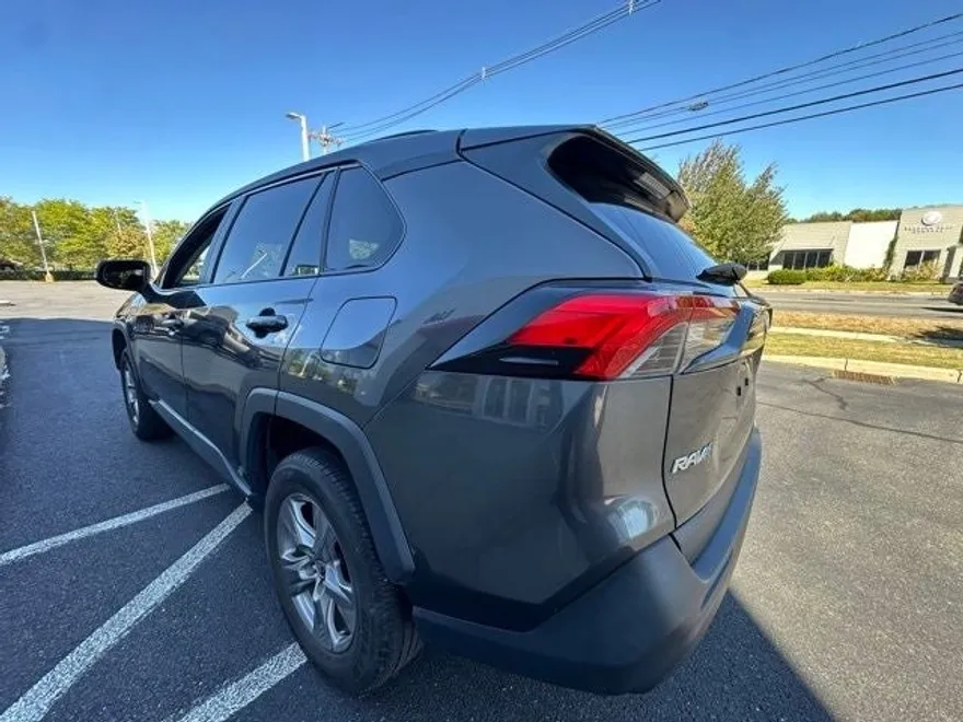 2023 Toyota RAV4 XLE photo 1