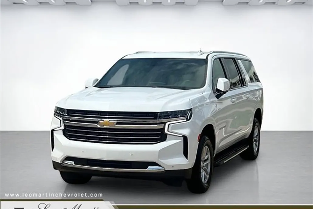 2023 Chevrolet Suburban LT photo 1