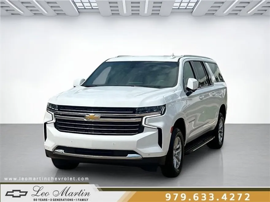 2023 Chevrolet Suburban LT photo 1
