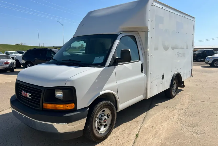 2017 Gmc Savana 3500 Cutaway photo 1