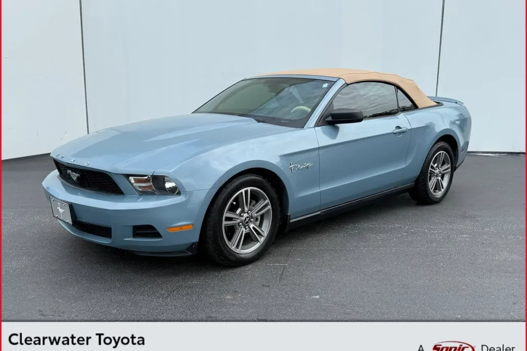 2010 Ford Mustang V6 Convertible photo 1