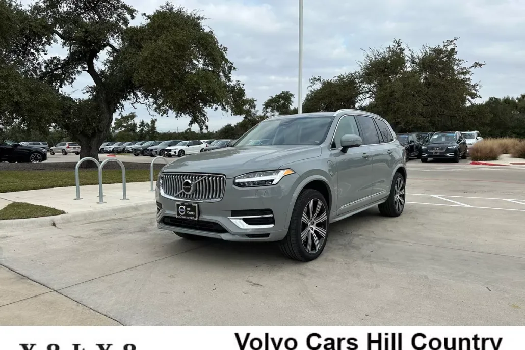 2025 Volvo XC90 T8 Plus photo 1