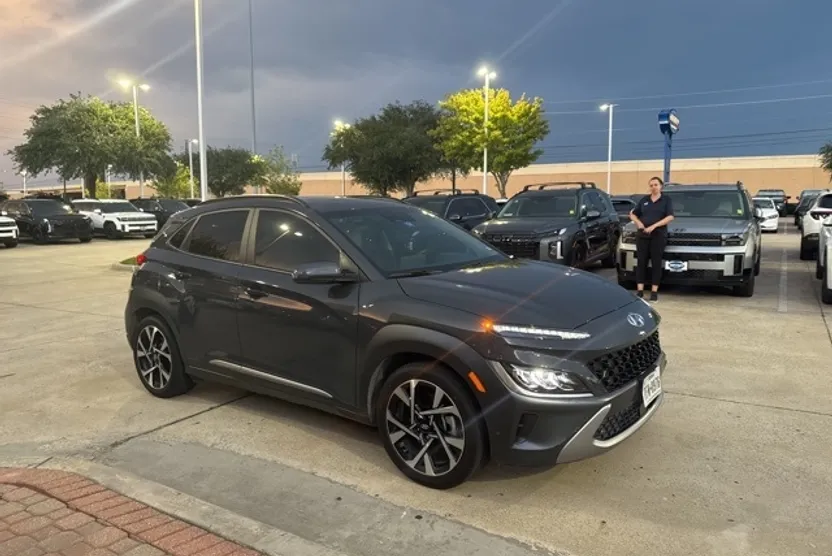 2023 Hyundai Kona Limited photo 1