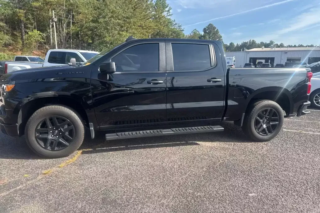 2023 Chevrolet Silverado 1500 Custom photo 1