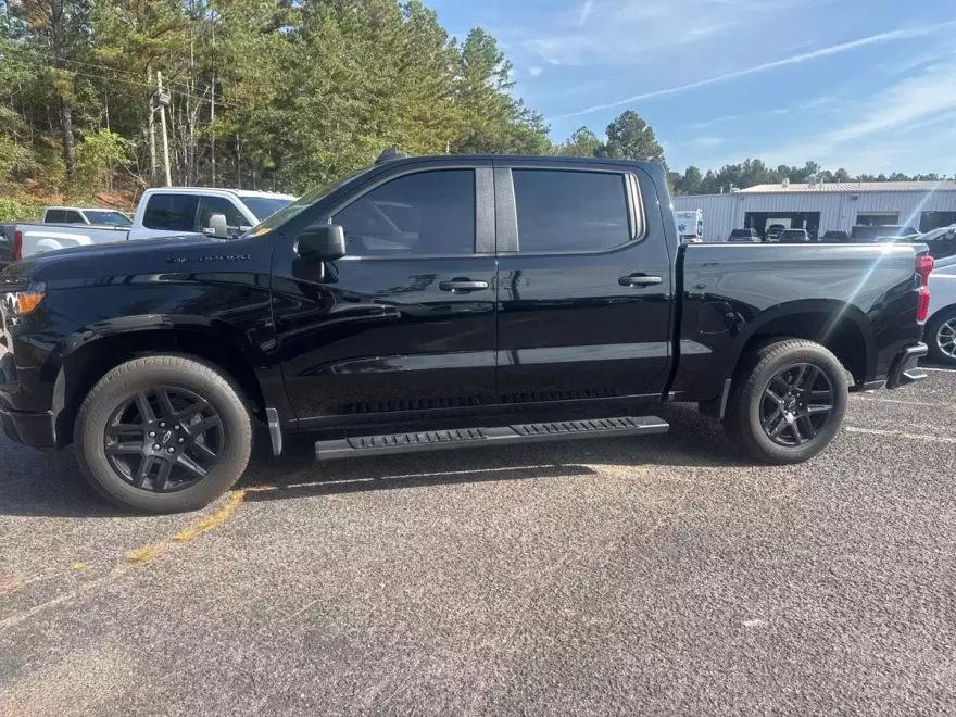 2023 Chevrolet Silverado 1500 Custom photo 1