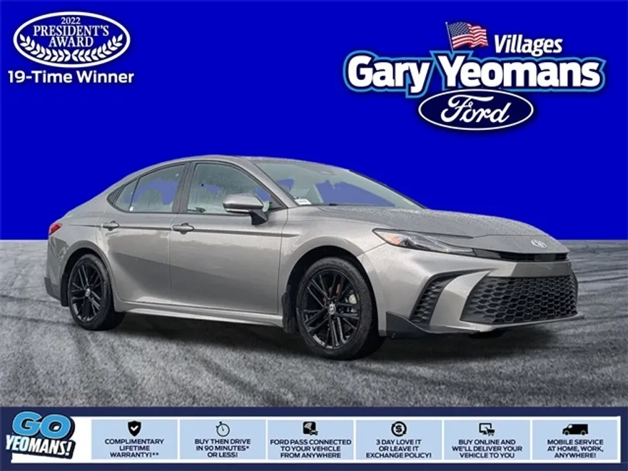 2025 Toyota Camry SE photo 1