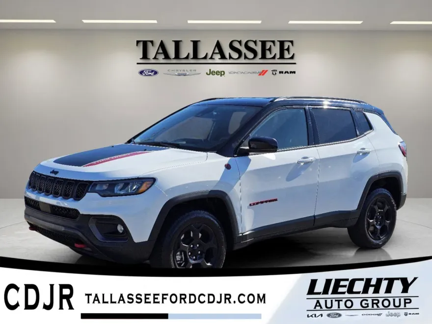 2024 Jeep Compass Trailhawk photo 1