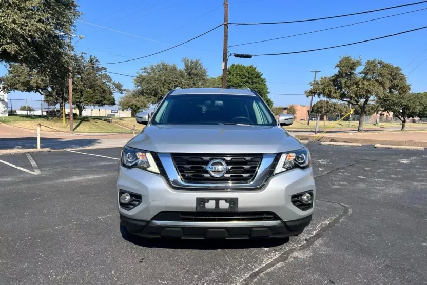 2018 Nissan Pathfinder SV photo 1