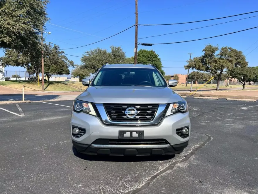 2018 Nissan Pathfinder SV photo 1