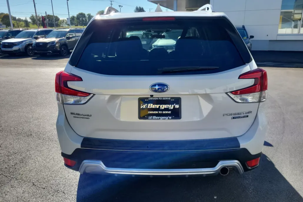 2022 Subaru Forester Touring photo 1