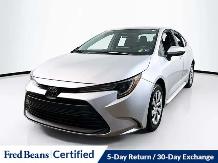 2023 Toyota Corolla LE photo 1