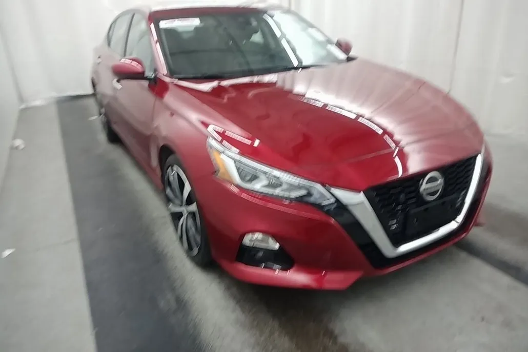 2021 Nissan Altima 2.5 Platinum photo 1