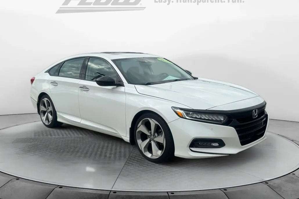 2018 Honda Accord Touring photo 1