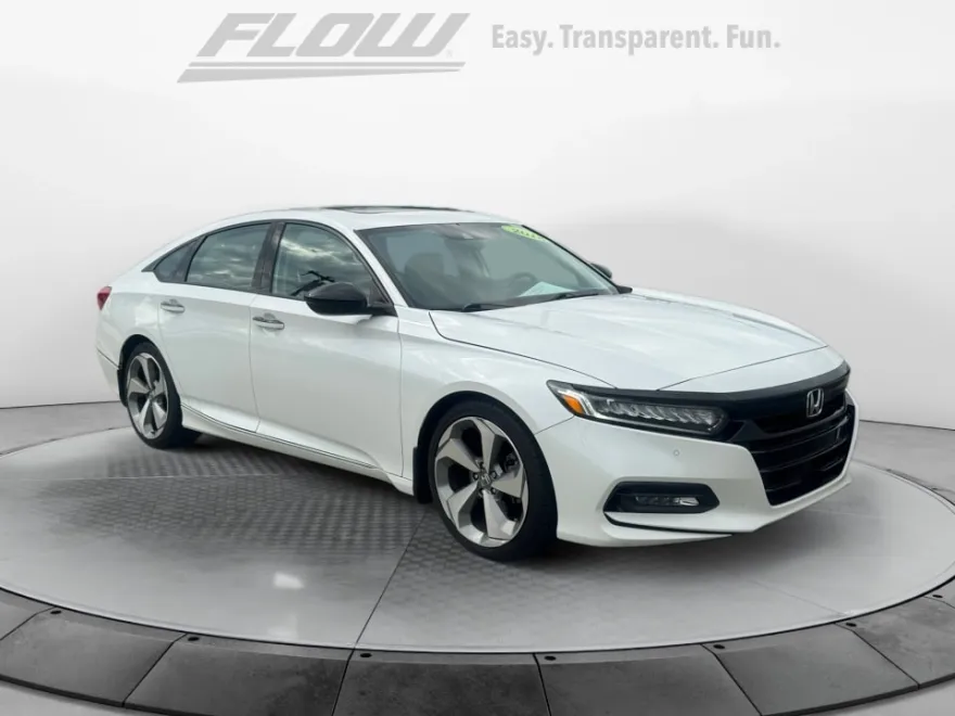 2018 Honda Accord Touring photo 1