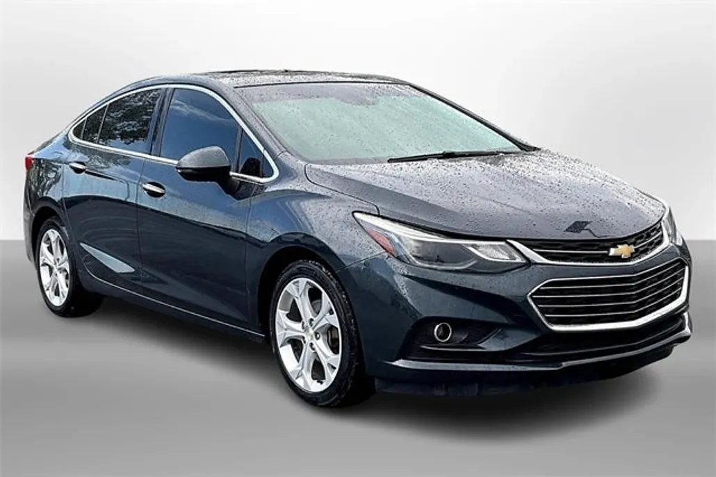 2017 Chevrolet Cruze Premier photo 1