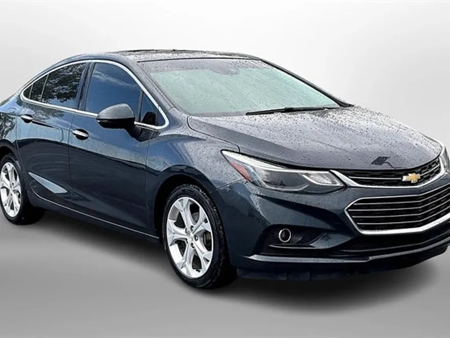 2017 Chevrolet Cruze Premier photo 1
