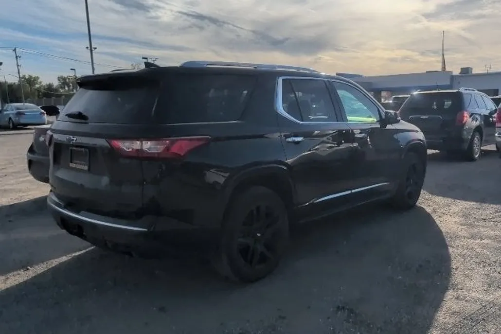 2021 Chevrolet Traverse Premier photo 1