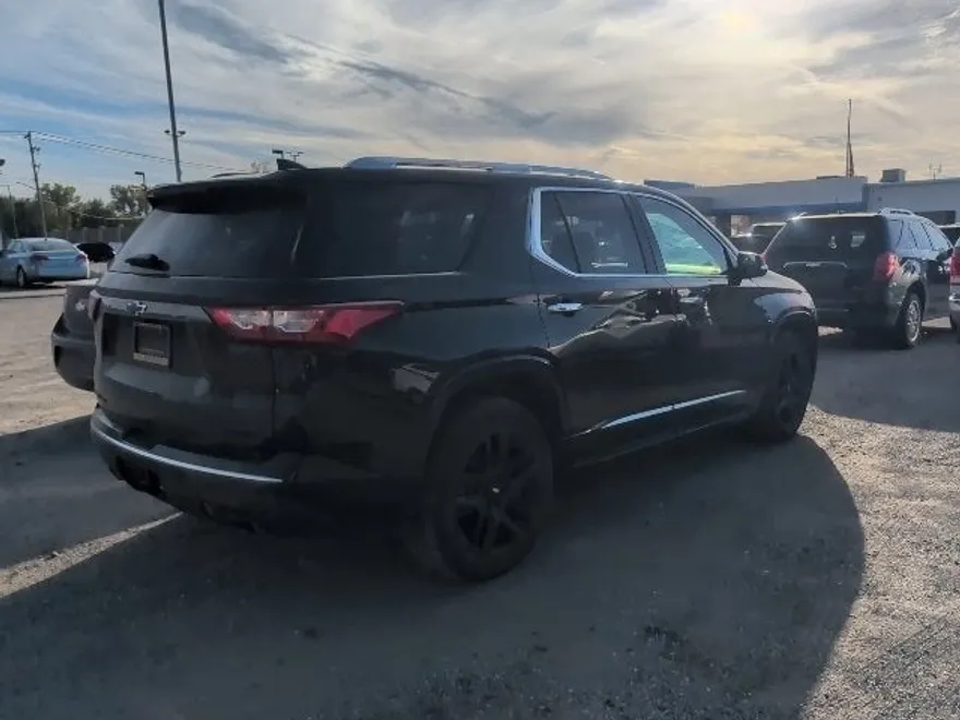 2021 Chevrolet Traverse Premier photo 1