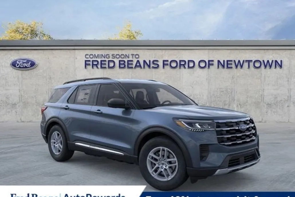 2025 Ford Explorer photo 1