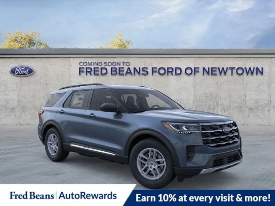 2025 Ford Explorer photo 1