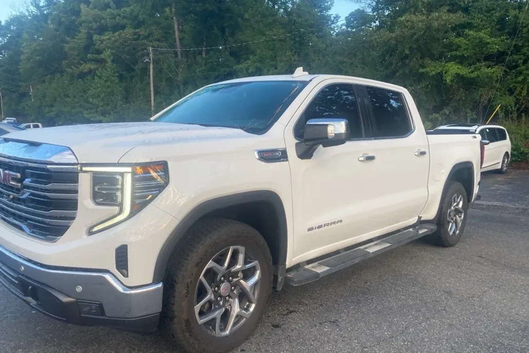 2024 Gmc Sierra 1500 SLT photo 1