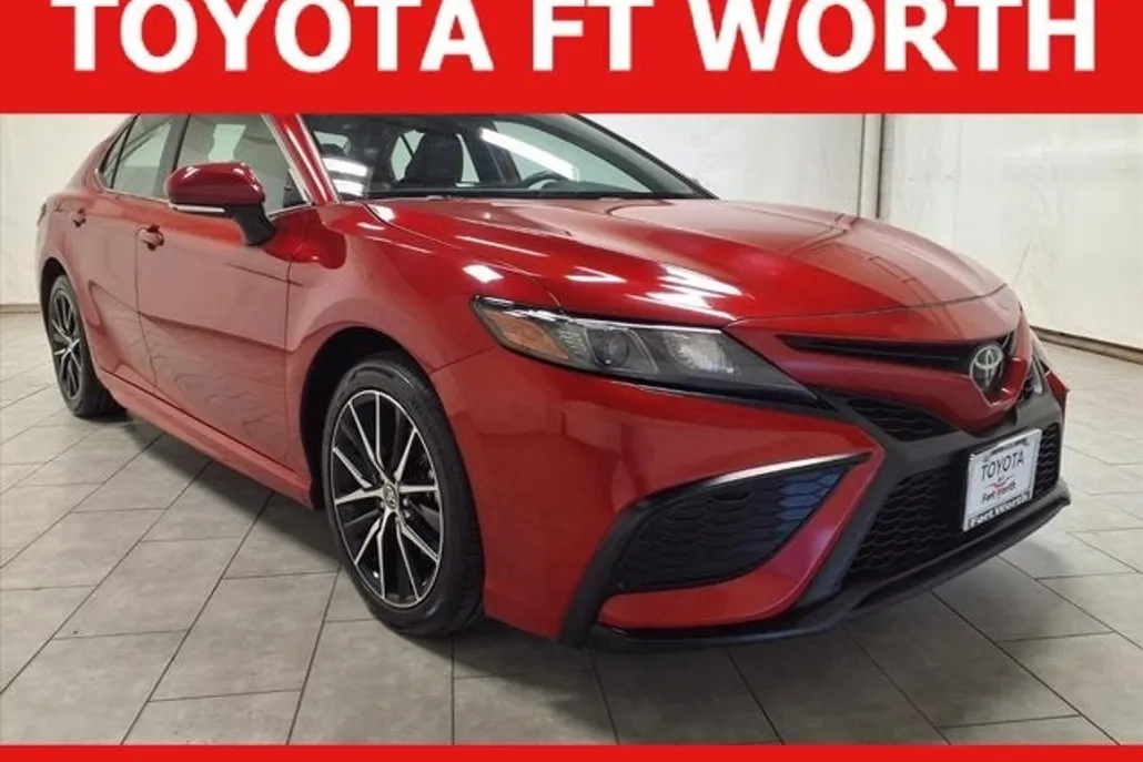 2024 Toyota Camry SE photo 1