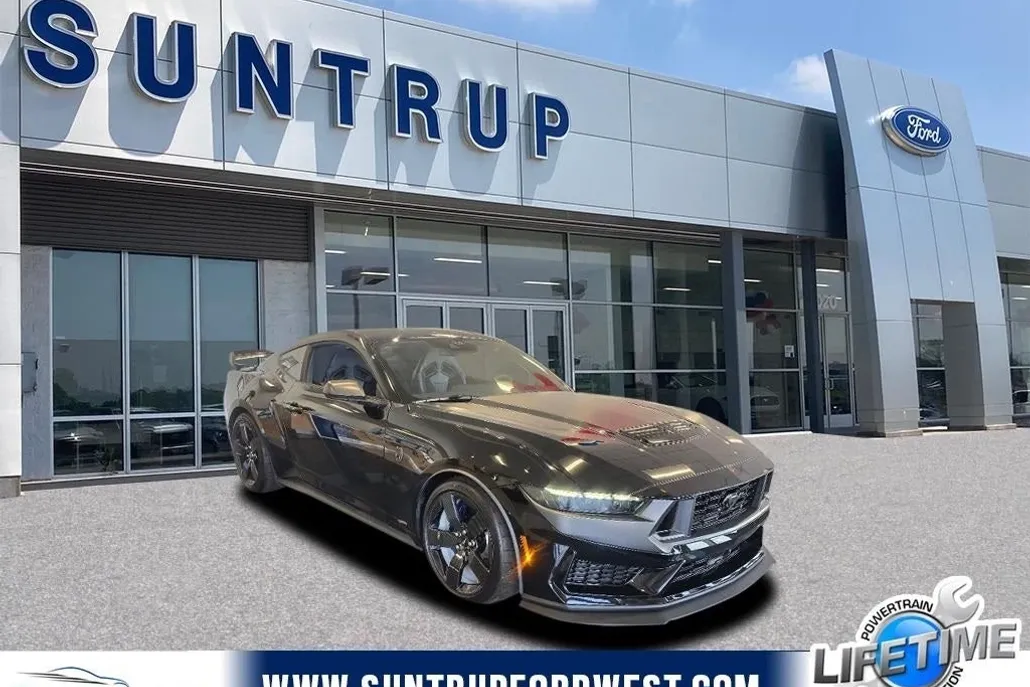 2025 Ford Mustang Dark Horse photo 1
