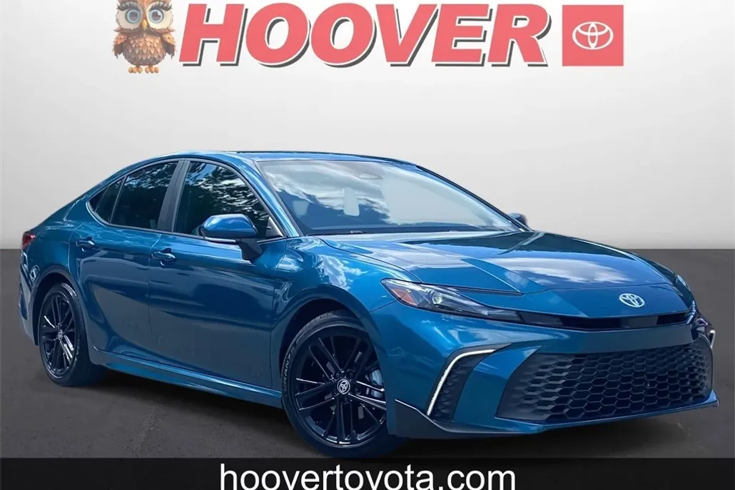2025 Toyota Camry SE photo 1