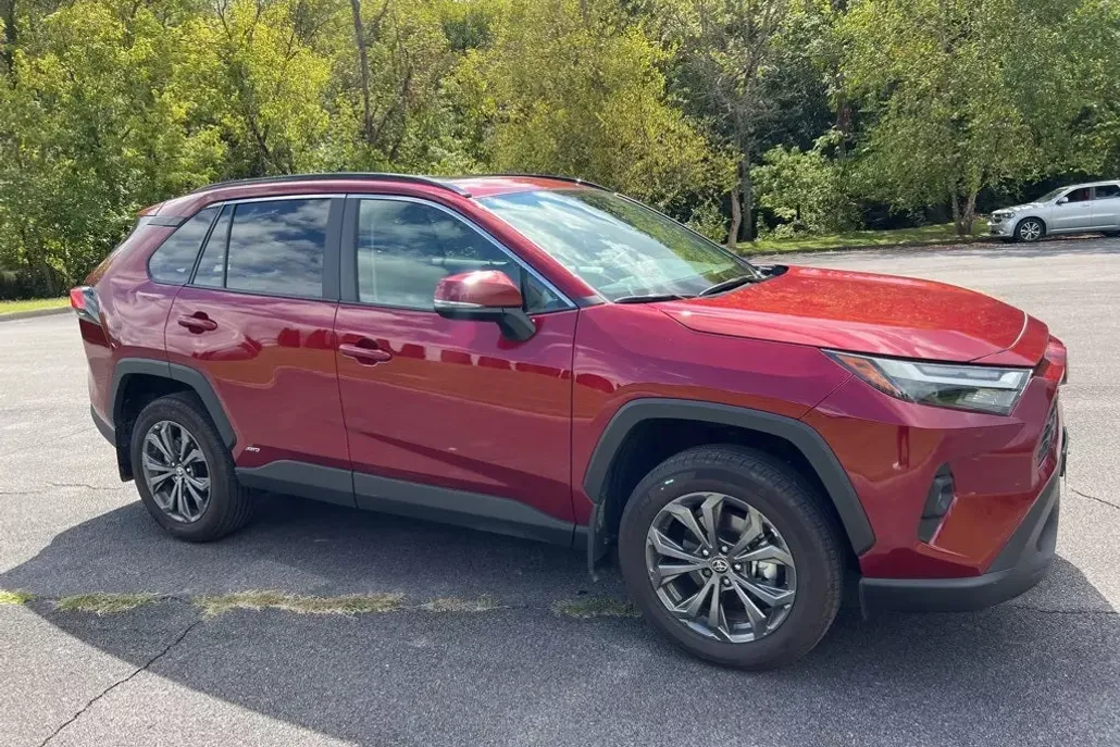 2025 Toyota RAV4 Hybrid XLE Premium photo 1
