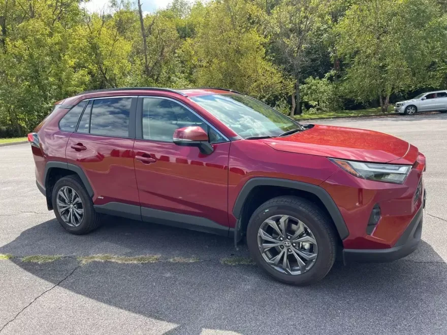 2025 Toyota RAV4 Hybrid XLE Premium photo 1