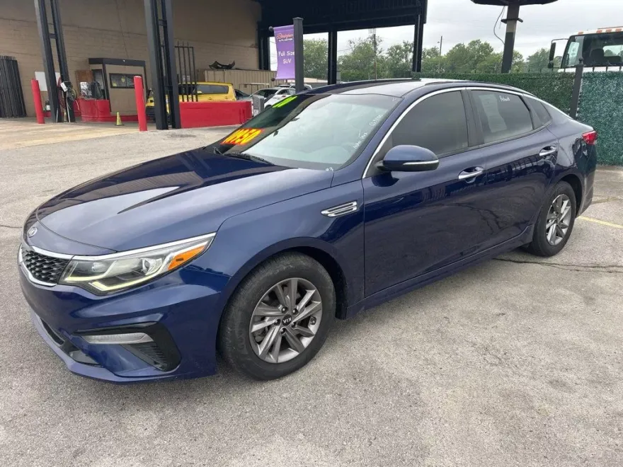 2020 Kia Optima LX photo 1