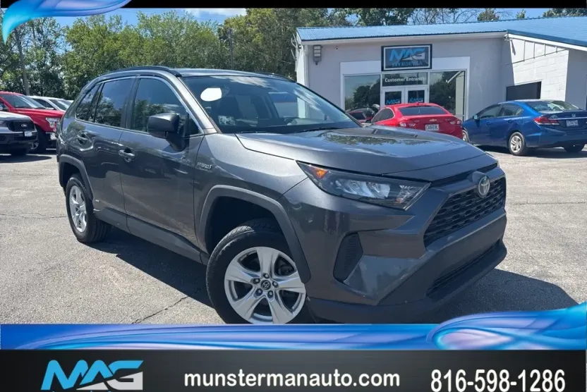 2021 Toyota RAV4 LE photo 1