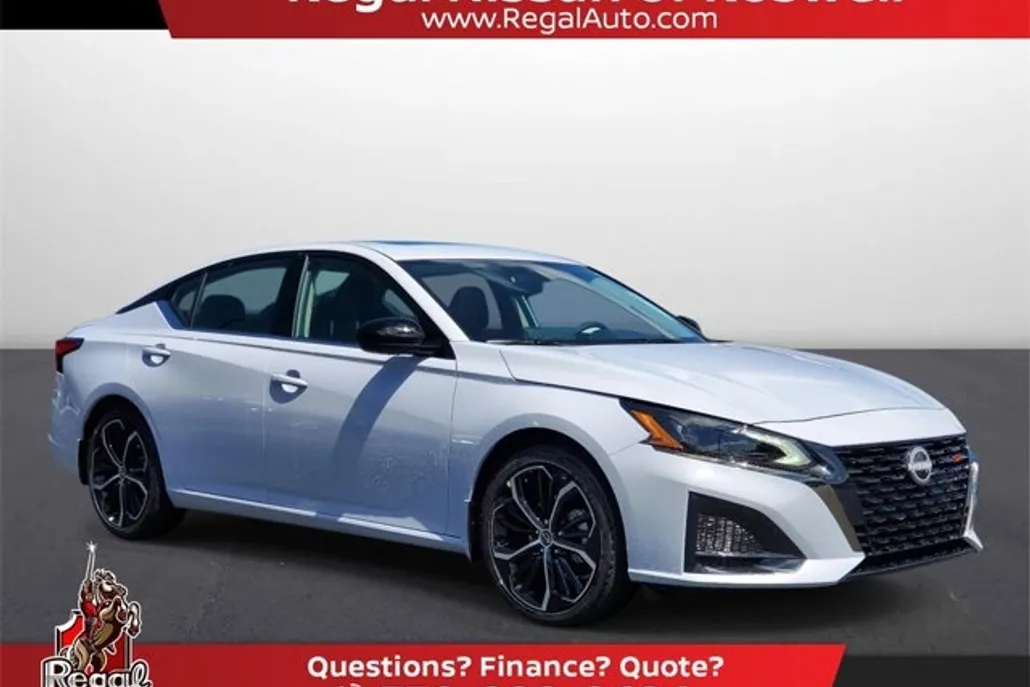 2025 Nissan Altima SR photo 1