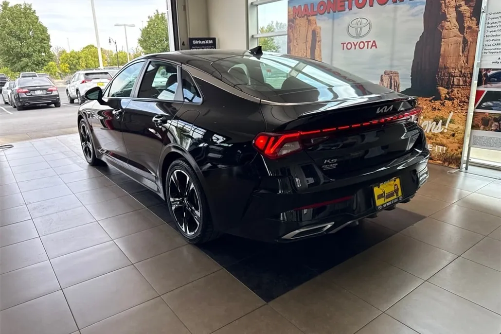 2022 Kia K5 GT-Line photo 1
