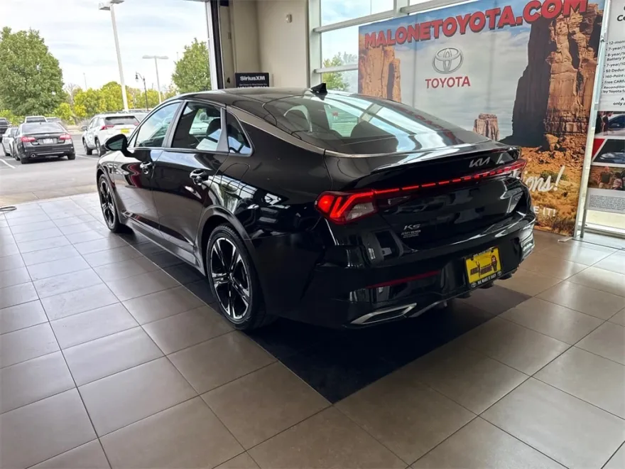 2022 Kia K5 GT-Line photo 1