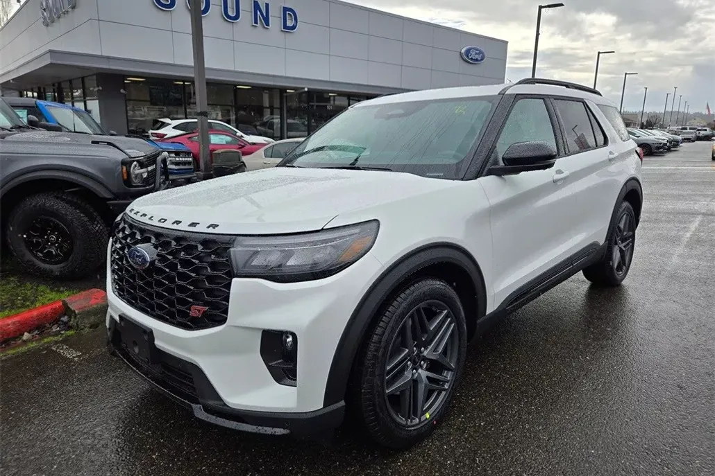 2025 Ford Explorer ST photo 1